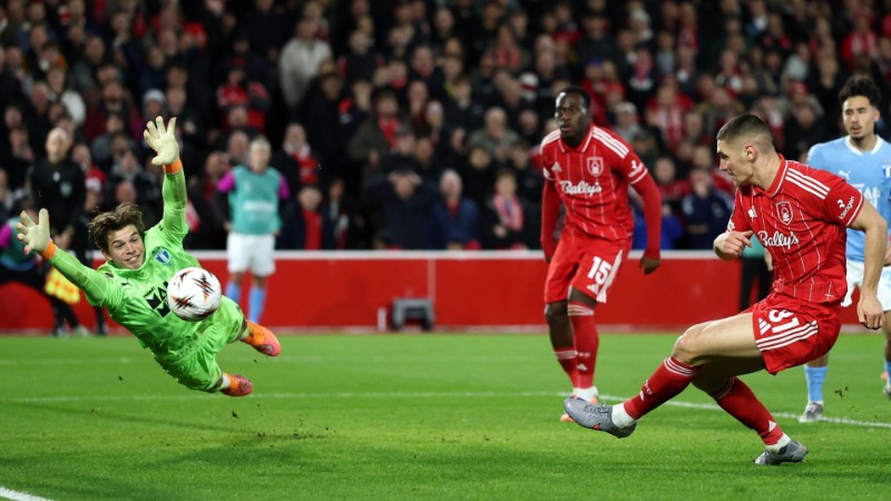 Fenerbahce quyết chiến với Nottingham