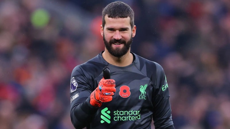 Alisson thu hút Juventus