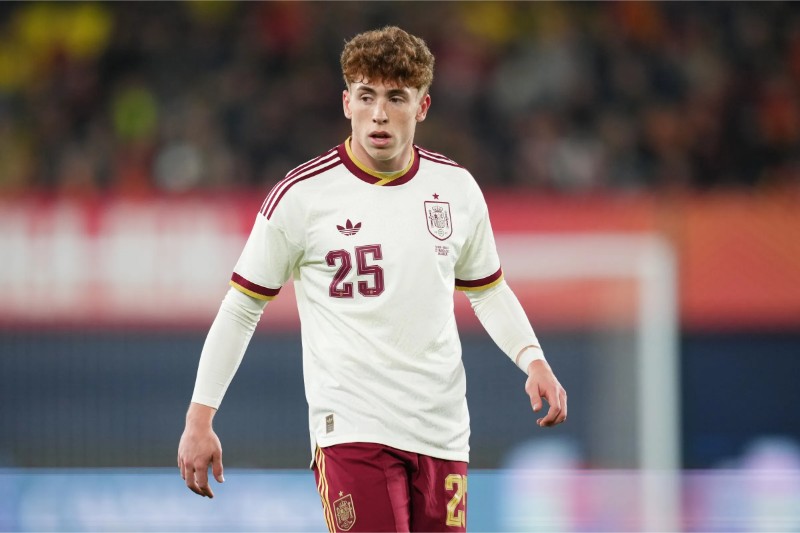 Barca sắp ký hợp đồng với Munoz